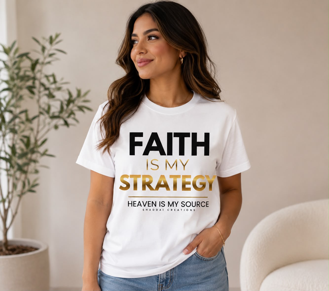 Camiseta Cristiana “Faith Is My Strategy” – Blanca