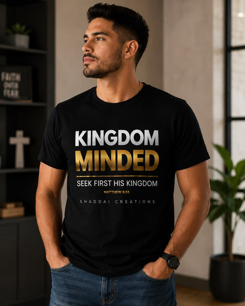 Camiseta Cristiana Kingdom Minded – Matthew 6:33 | Unisex Premium Negra